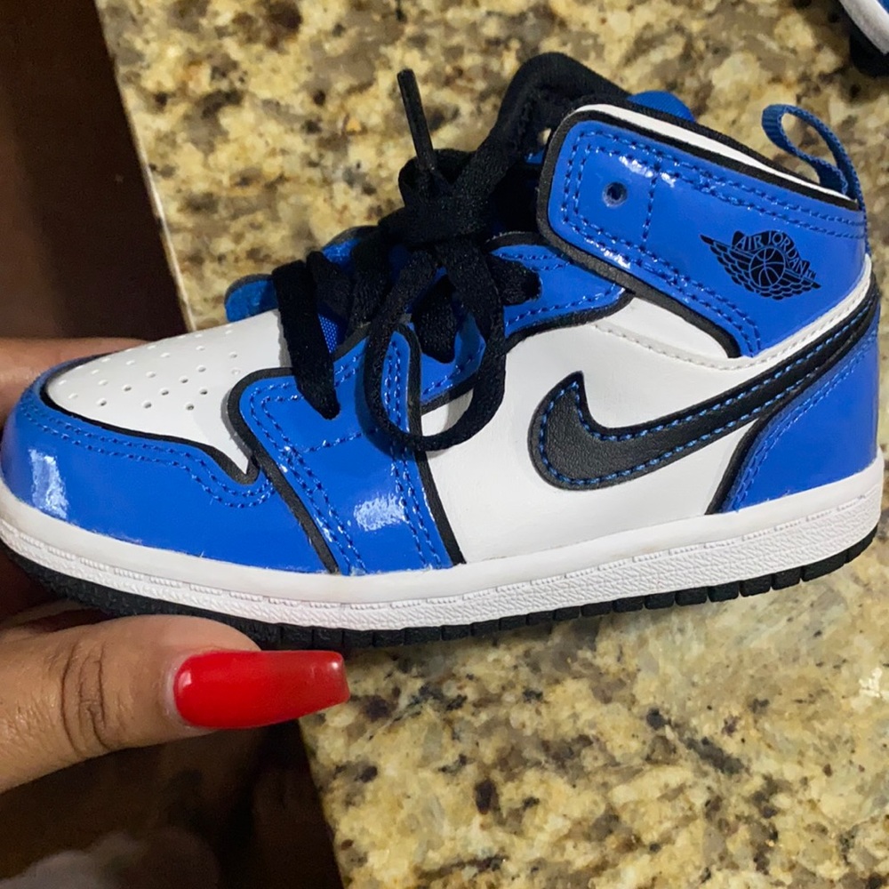 Gently use wore once toddler Jordan’s 1’s unisex